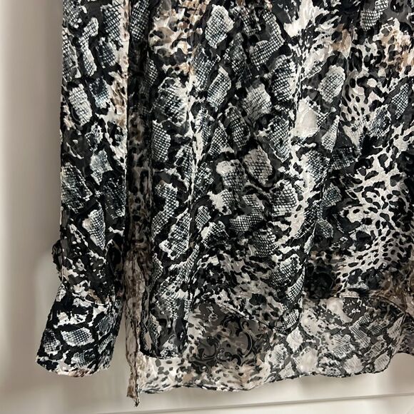 NWOT ALICE + OLIVIA Medium Snakeskin Print Velvet Burnout Silk Popover Blouse - Picture 4 of 6
